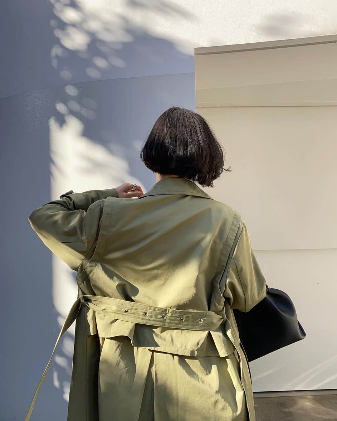 斎藤有沙さんのインスタグラム写真 - (斎藤有沙Instagram)「モノトーンに映える春らしいグリーンカラー🌱 暖かくなったらトレンチコートを着て ウィンドウショッピングや、テラスランチをしたいなぁ〜なんて 妄想は膨らみます…☺️  (写真はサンプルです。トレンチコートは+5cm長くなりボタンが一つつきます。)  #ANT2021SPRINGCOLLECTION」1月22日 21時42分 - i_am_arinko