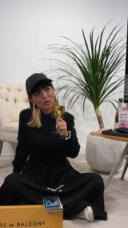 BORDERS at BALCONYのインスタグラム：「グラス片手に🥂新商品情報など、お伝えしたいことをゆっくりと、たくさん！  ※サイン特典は終了しました🙇‍♀️💦たくさんコメントありがとうございました！」