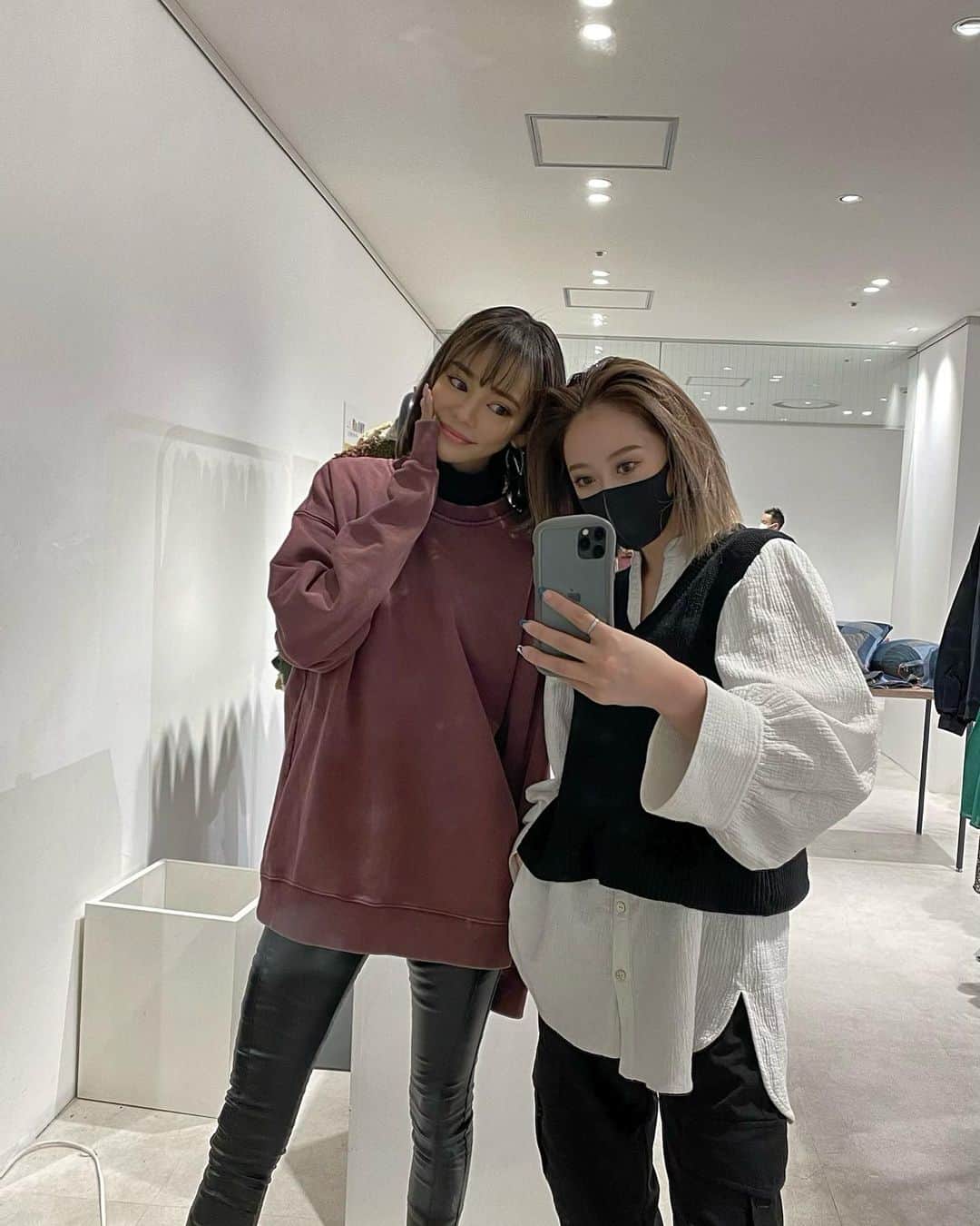 藤井萌さんのインスタグラム写真 - (藤井萌Instagram)「ふりま１日目。 あっという間に時間が過ぎた🙂 いろんな方が来てくれて 嬉し過ぎた🥺ありがとうございました♡ ㅤㅤㅤ 明日も明後日も丸井でフリマやってまーす🙂✨ ㅤㅤㅤ #立ち仕事って足痛すぎかも🦶 #丸井今井 #フリーマーケット #札幌」1月22日 21時57分 - fujii_moe