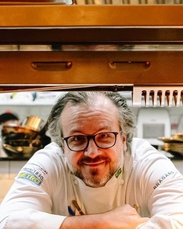 Eataly Brasilさんのインスタグラム写真 - (Eataly BrasilInstagram)「Preparados para o primeiro festival gastronômico do Eataly que celebra pratos típicos das cidades mais famosas da Itália? O Festival del Risotto começa hoje.   Apresentando um prato inédito e um fórum online gratuito, o Festival homenageia a cidade de Milão, nossa primeira parada, trazendo experiências inéditas com foco na gastronomia milanesa e nos segredos da cozinha italiana local. Confira o que nós preparamos para você entre os dias 22 e 24 de janeiro.   No restaurante Brace e no iFood: um prato especial assinado pelos pelos Chefs Ygor Lopes (@ygorln) e Walkyria Fagundes (@walkyriafagundes), vencedores de duas categorias do prêmio Veja Comer & Beber 2020. Somente neste fim de semana experimente o Risotto allo zafferano, limone, cuore di palma, lardo e bottarga - Risoto de açafrão com limão, palmito pupunha grelhado, lardo e bottarga.    No Instagram: um fórum online e totalmente gratuito realizado no formato de lives, com a participação de Chefs e especialistas como Renato Carioni (@renatocarioni), Diego Carrilho (@chefcarrilho), e nosso chef executivo José Barattino (@jbarattino), compartilhando seus conhecimentos e ensinando a preparar receitas.    Ficou interessado? Então embarque conosco nesta viagem. Acesse o site do Eataly e confira a programação completa. Ti aspettiamo.  #eataly #eatalybrasil #estalysp #festivaldelrisotto」1月22日 22時00分 - eatalybr
