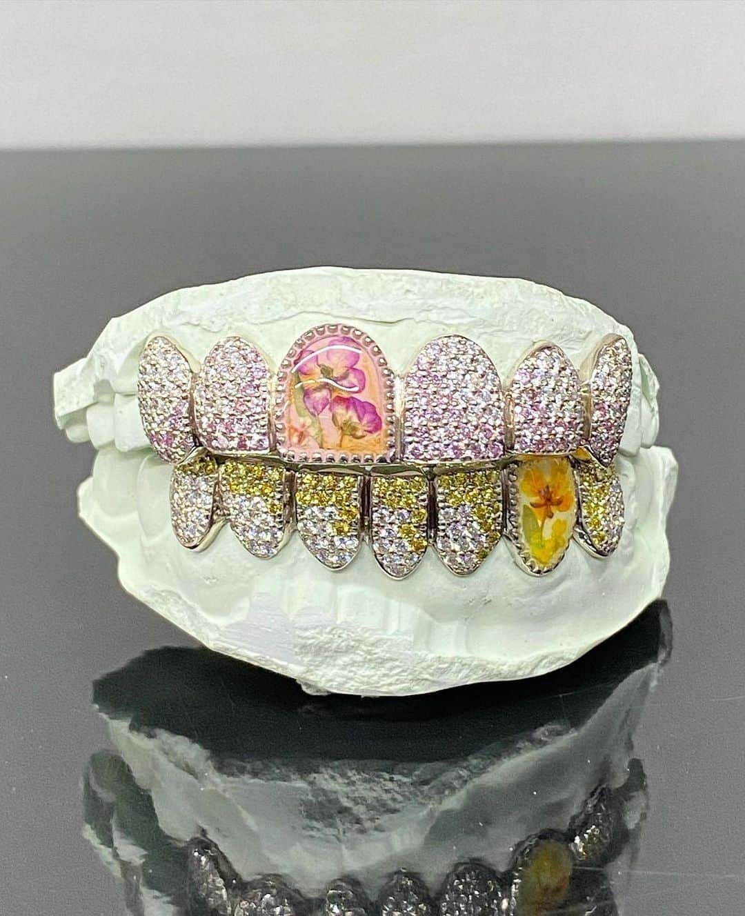 HYPEBEASTさんのインスタグラム写真 - (HYPEBEASTInstagram)「@hypebeaststyle: @asaprocky shows off a new decorative set of grillz made with real flowers. Crafted by @grillzjewelz_is_right, the piece features a white gold base riddled with natural pink and canary yellow VVS diamonds for a striking top and bottom contrast look, while the flowers have been suspended in a resin and embedded in two of the teeth, matching the colors of the surrounding stones. ⁠⠀ Photo: @jare.rah.mee/Tetsuya Akiyama」1月22日 22時02分 - hypebeast