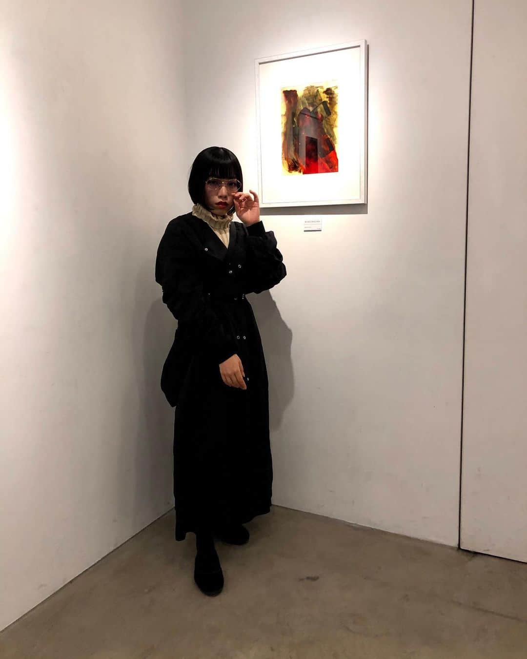 KIHOWさんのインスタグラム写真 - (KIHOWInstagram)「2020.01.22-01.27   Varizo Chang 1st solo exhibition WORD TRAUMA  バリゾウ チャン初の個展 準備中の記録映像を公開  実際に来てくださった方も来られなかった方にも気分転換で見ていただきたいです。 まだまだ勉強ですがこれからも続けてまいります。  気分次第で立ったり座ったりするのと同じ様に自然なことで全てをそのまま、隠すことなく人と対話できる唯一の方法と言えるかもしれません。それは愛する人々がずっと昔に与えてくれた純粋な記憶に近い、それほどの輝きで私の救いでした。  It’s natural as I stand up or sit with my mood. The only way to talk exposing everything without hiding. It was my salvation with so much brilliance that it was close to the pure memory that my loved ones gave me long ago.  Special Thanks for  KanadeYUK imatesora F.M.F 篠月しのぶ とよた瑣織 America-Bashi Gallery」1月22日 22時04分 - kihow_