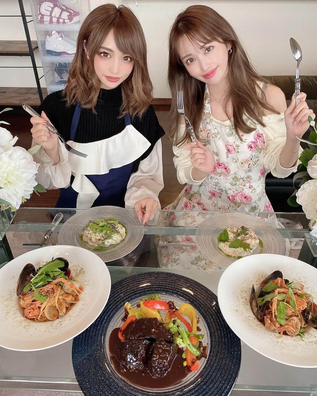小川ももえさんのインスタグラム写真 - (小川ももえInstagram)「元ジョエルロブションのシェフ、こうき先生をはじめ、多数の超一流シェフの方々による【オンラインお料理教室】が、今日からオープンされるそうです😋🍀✨  @cookgram_official   インスタライブで学べる 日本最大級の料理教室「クックグラム」🍳✨✨ コロナの中、料理教室行きたいのに行けないって方も多いんじゃないかな？🥺そんな方にもピッタリ❣️  月額3.980円で学び放題❣️﻿ インスタライブなので 見逃してもアーカイブから見られるのが嬉しい☺️💞  私も何度か参加しているのですが、 お料理の基礎からプロの技まで 色々なことを学べてすごく勉強になる🥺💕知らなかった事ばっかり‼️🥺✨  この間手作りマヨネーズの作り方も初めて教えてもらったんだけど、市販のマヨネーズと味が全然違くて美味しすぎて感動❗️😭✨  詳しくはストーリズに投稿するので そちらを見てみてください(^^)💓💓  #クックグラム﻿ #2021年﻿ #シェフ﻿ #インスタ﻿ #ライブ﻿ #ライブ配信﻿ #東京﻿ #横浜﻿ #仙台﻿ #神戸﻿ #大阪﻿ #福岡﻿ #料理教室﻿ #料理教室東京﻿ #オンライン料理教室﻿ #簡単レシピ﻿ #おうちごはん﻿ #家族ごはん﻿ #おうちレシピ﻿ #手料理﻿ #料理好き﻿ #料理勉強中﻿ #料理レシピ﻿ #料理女子﻿ #料理記録﻿ #料理初心者﻿ #料理写真﻿ #料理上手になりたい﻿ #料理好きの人と繋がりたい #お料理教室」1月22日 22時15分 - momoe_0406