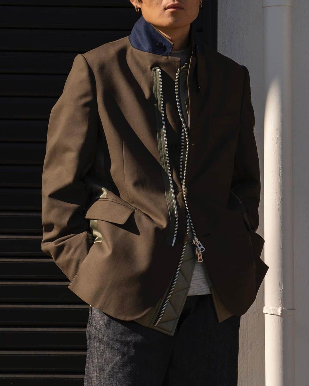 Ryoさんのインスタグラム写真 - (RyoInstagram)「ㅤㅤㅤㅤㅤㅤㅤㅤㅤㅤㅤㅤㅤ 珍しくsacai。最近のsacaiの提案するスーツスタイルが好みで、今回買ってしまいました…MA-1のとドッキングのバランスも好みで、思っていたよりも着やすい！お気に入りの１着です。 ㅤㅤㅤㅤㅤㅤㅤㅤㅤㅤㅤㅤㅤ jacket:#sacai sweat:#studionicholson pants:#studionicholson shoes:#jilsander」1月22日 22時15分 - ryo__takashima