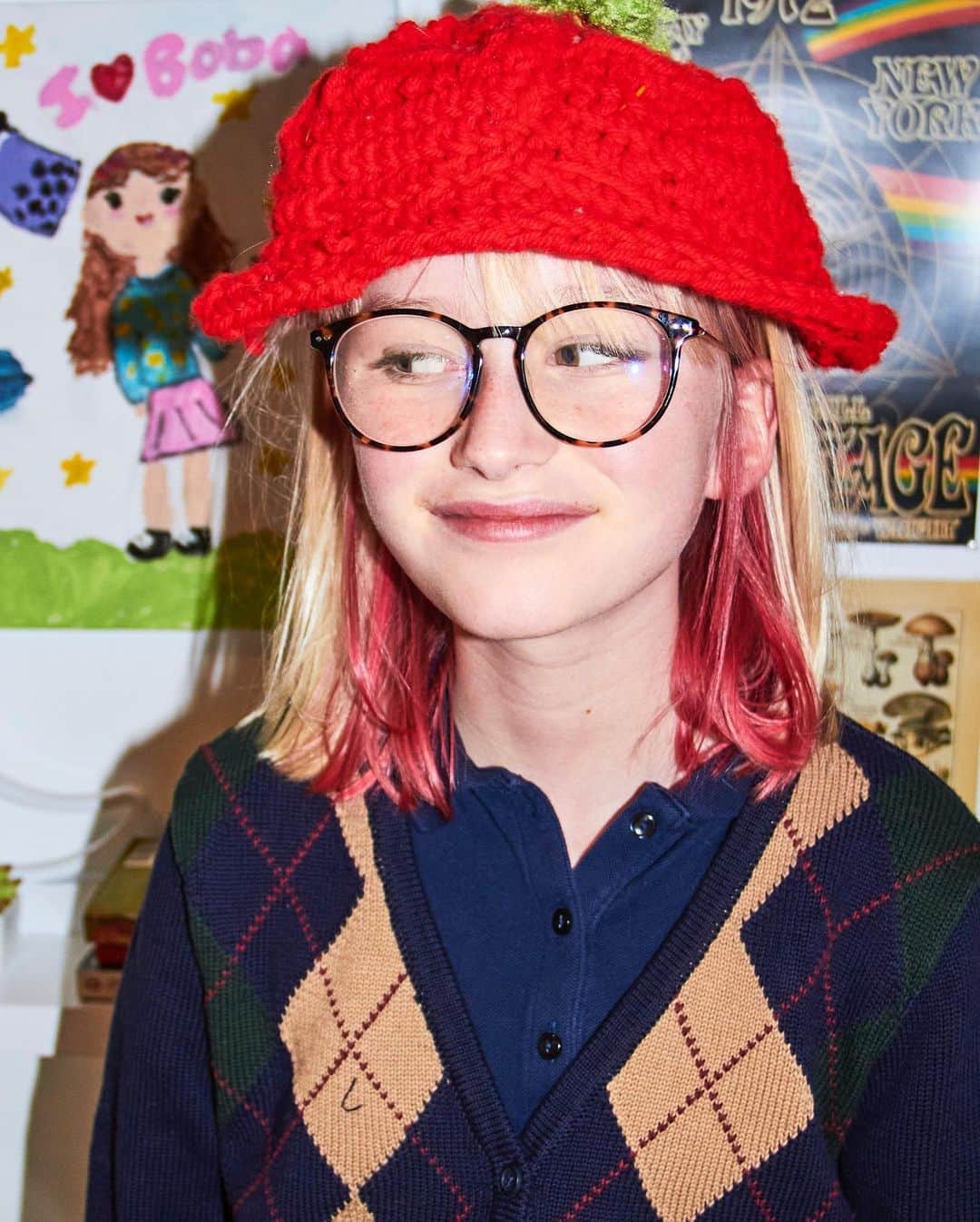 ベン・ワッツさんのインスタグラム写真 - (ベン・ワッツInstagram)「Ruby and her strawberry 🍓 hat she knitted her self ..... love you  Rube #daughter #knitting #grannystyle #benwatts #rubywatts」1月22日 22時22分 - wattsupphoto