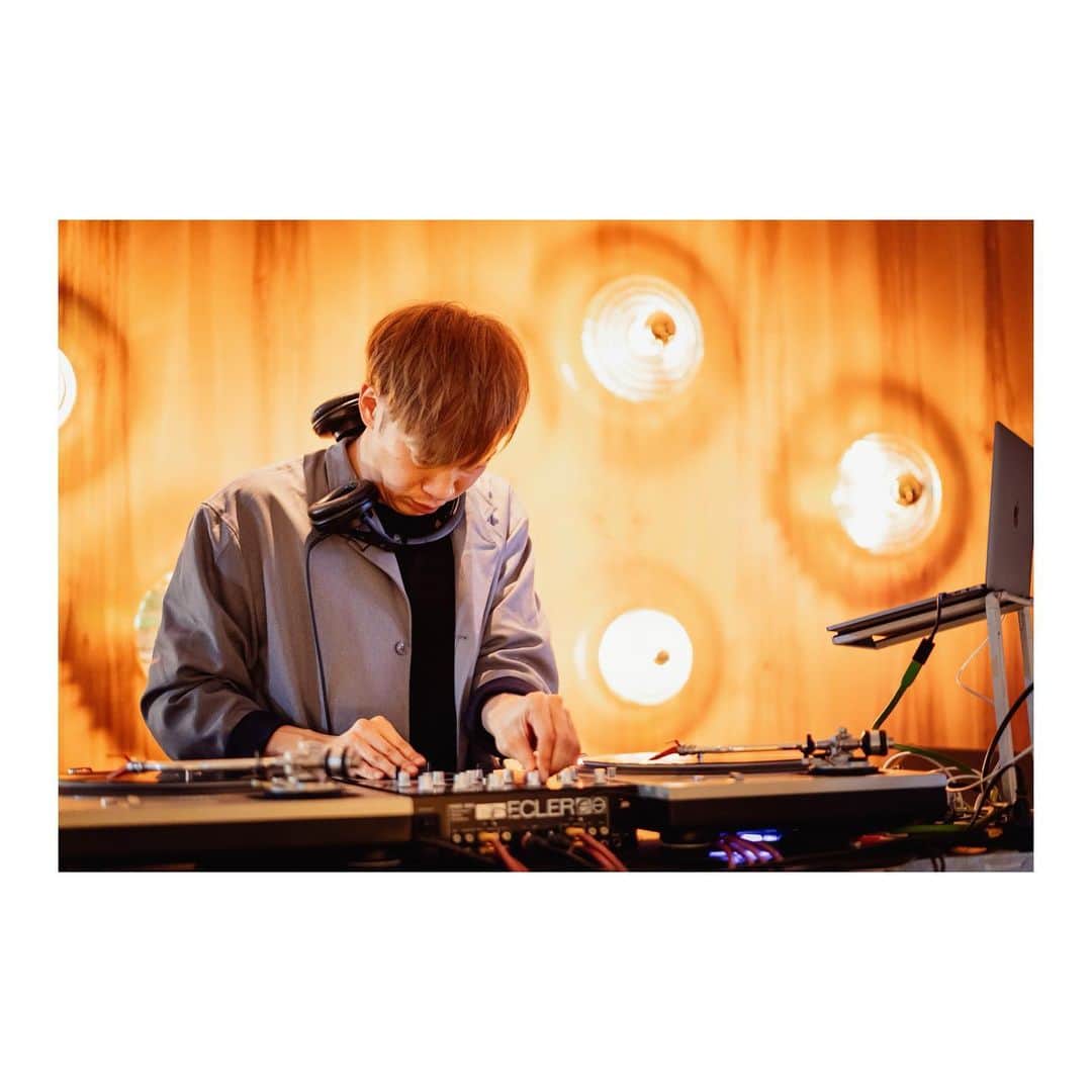 DJ U-ICHIのインスタグラム：「そろそろアナログでDJやろうかなと企んでます。 いつもアナログだけど、レコードの方ね！！  #dj #djlife #djstyle  #Ucas配信 今夜も！  U-Cαʂƚιɳɠ Lιʋҽ  ＊ほぼ毎日のように配信してますので、遊びに来てみてください。 インスタプロフィールのリンクからTwitcasting にて飛べるかと思います。  @djuichi0223  https://twitcasting.tv/djuichi0223/  #1月22日 #djuichi #ucas  photo @yuta_photo_0823  _________________________________ #dj #djlife #djstyle #twitcastinglive #tokyo #kyoto #osaka #nagoya #streetphotography #sonya7iii  #portraitvision #portraitfestival  #portraitpage #portraitmood  #moodyportraits #ourportraitsdays  #lifeportraits _________________________________ 撮影カメラ @sonyalpha #ツイキャス」