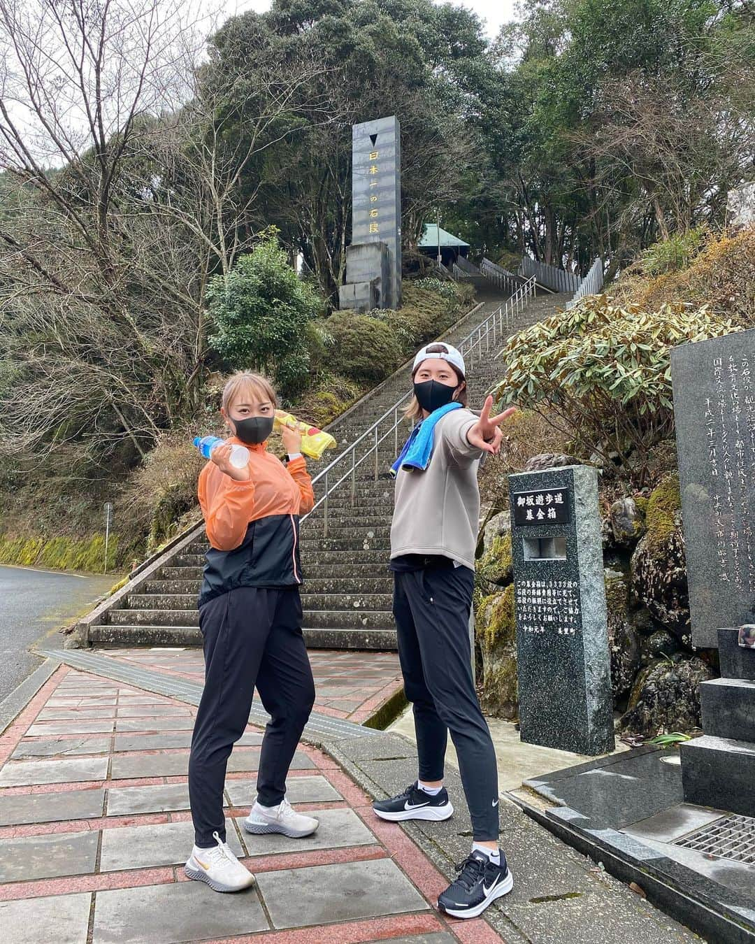 大里桃子さんのインスタグラム写真 - (大里桃子Instagram)「☺︎ 2年ぶりに行ってきました！ 日本一の石段、3333段🏃‍♀️ 2枚目の写真を見てもらったらキツさがわかるはず。笑 いっとき階段は登りたくありません🤷‍♀️ #日本一の石段 #3333段 #動画は2.3倍速」1月22日 22時42分 - chanmomo810