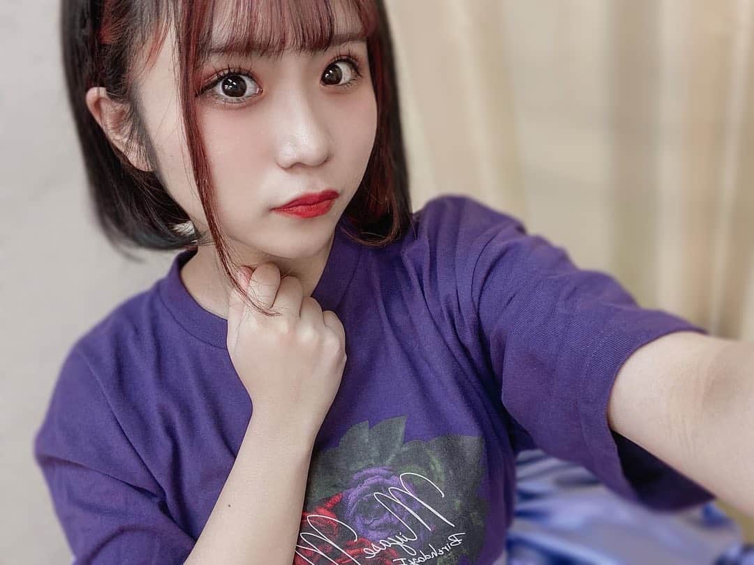 のインスタグラム：「私の生誕Tシャツ本当に可愛いっ！ 普段着も出来るしほんとにもあちゃんに感謝( ˃ ⌑ ˂ഃ )  紫可愛いなぁ。  #仮面女子 #スチームガールズ #ぴゅあふる #生誕tシャツ #アイドル」