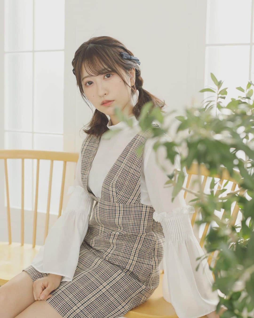 小桃音まいのインスタグラム：「🎀. . 1年ぶり？のツインあみこみ…照. . かわいい系の髪型. 自分ではしなくなったけど. 見るのはだいすき〜. . みんなはどんな髪型がすき？.」