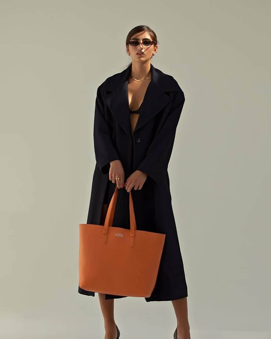 トラモンターノのインスタグラム：「All eye on CALABRITTO, now on sale!  Discover all colors on tramontano.it   #Tramontano #TramontanoNapoli」