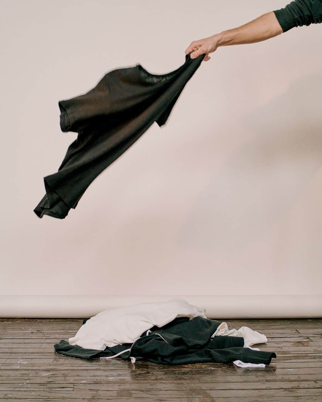 ラグ&ボーンのインスタグラム：「The Essentials. Start simple with your base layer. A damn good tee shirt is just that.」