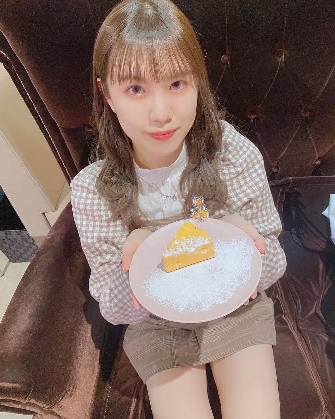 夢咲りりあさんのインスタグラム写真 - (夢咲りりあInstagram)「୨୧ cake🧀  #cafeon #カフェ #Cafe #チーズケーキ #トムとジェリー #新大久保 #新大久保カフェ #スイーツ #新大久保スイーツ #アイドル」1月22日 22時53分 - yumesakiriria12