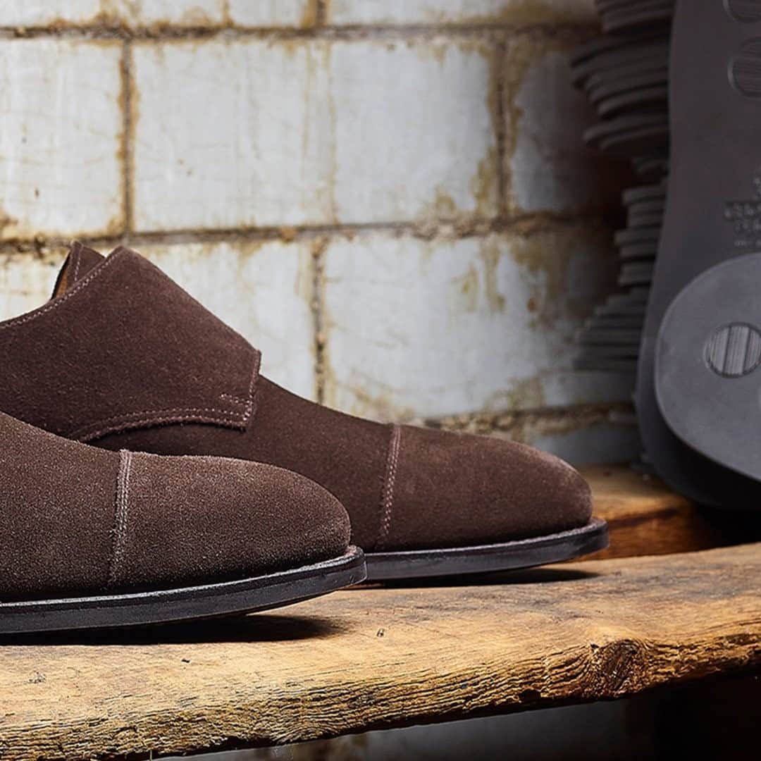 のインスタグラム：「AW20 Men's Collection - Lowndes . Dark Oak Suede Last 379 City Rubber Sole . #crockettandjones #madetobeworn #AW20 #newseason」