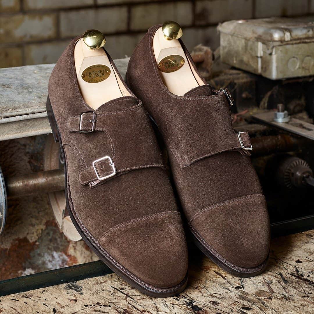 のインスタグラム：「AW20 Men's Collection - Lowndes . Dark Oak Suede Last 379 City Rubber Sole . #crockettandjones #madetobeworn #AW20 #newseason」