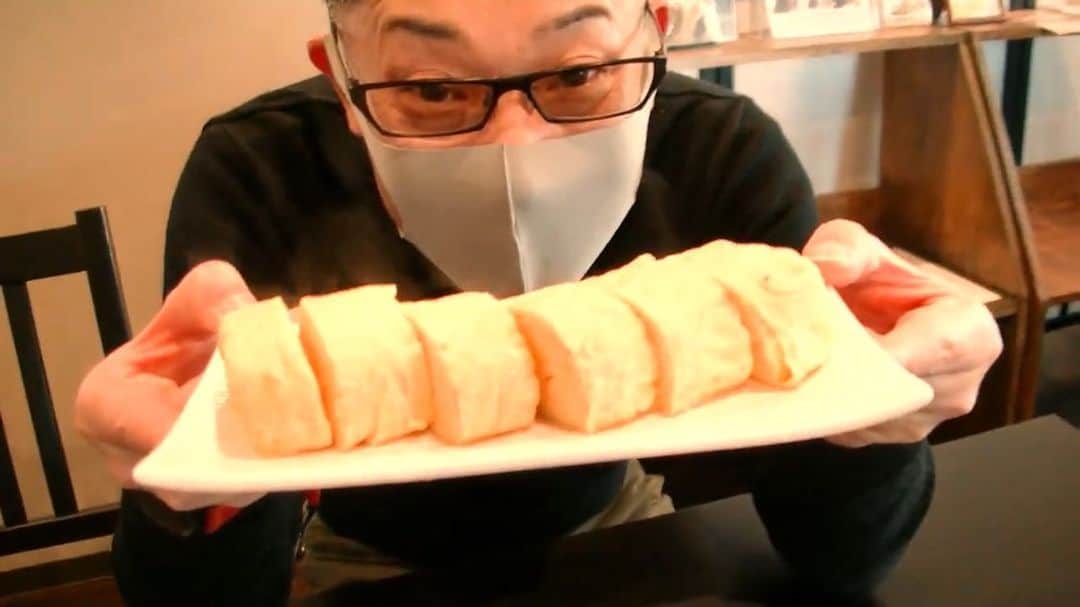 のインスタグラム：「YouTube【中島浩二チャンネル】 ・ 『だし巻きタマゴを極める店❗️絶対ハズさない福岡飯店!!! テイクアウトOK』👉中島浩二のYouTubeへはInstagramプロフィールから😎  #中島浩二  #ナカジー  #なかじー #福岡グルメ #福岡テイクアウト #だし巻き卵 #だし巻きタマゴ #だし巻き卵サンド #タマゴサンド #卵サンド #福岡うまいものハンター #福岡絶対にハズさない飯店シリーズ #中島浩二チャンネル #ナカジーチャンネル #箱崎グルメ #ろじ屋」