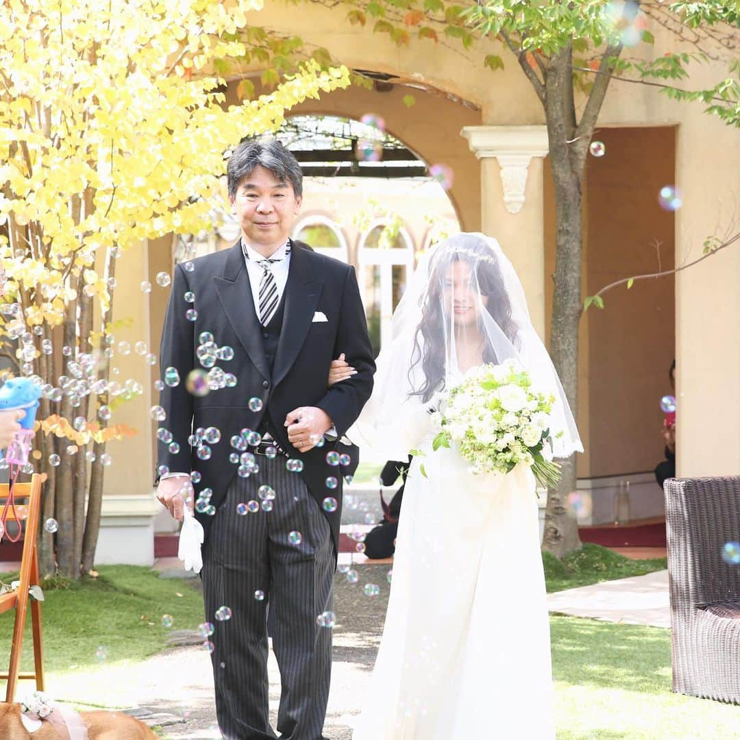 ラ パルティールさんのインスタグラム写真 - (ラ パルティールInstagram)「﻿ “Sou and Kanako's Wedding Report part2“﻿ ﻿ この秋﻿の ガーデン挙式×記念写真×ケーキ＆ティータイム﻿ という新しいスタイルのWedding ﻿ 前回は結婚式全体のReportをお届けしましたが、 今回はいつもとは少し違った目線で、、、﻿ 結婚式後に届いた新婦お父様からの﻿ 手紙の内容と共にお届けします！﻿ ﻿ お二人がこだわった結婚式の内容が気になる方は﻿ ホームページからCHECK！﻿ ﻿ ﻿ _ _ _ _ _ _ _ _ _ _ _ _ _ _ _ _ _ _ _ _ _ _ _ _ _ _ _ _ _ _ _ _ _﻿ ﻿ 新潟県長岡市古正寺3-39﻿ プライベートガーデンWedding La partir﻿ ＠partir_nagaoka﻿ ﻿ _ _ _ _ _ _ _ _ _ _ _ _ _ _ _ _ _ _ _ _ _ _ _ _ _ _ _ _ _ _ _ _ _﻿ ﻿ #星降る会場⠀#ナチュラルウェディング  #アットホームウェディング  #ガーデンウェディング#ガーデン挙式⠀ #ブライダルフラワー  #ドライフラワーブーケ #結婚式アイディア⠀#パルティール⠀#ラパルティール⠀#lapartir #結婚式レポート⠀#新潟花嫁 #新潟プレ花嫁 #新潟結婚式⠀#新潟結婚式場  #長岡結婚式⠀#長岡結婚式場  #長岡市結婚式場　#1組貸切ウェディング#おしゃれ花嫁 ﻿ ﻿ ﻿」1月22日 23時06分 - partir_nagaoka