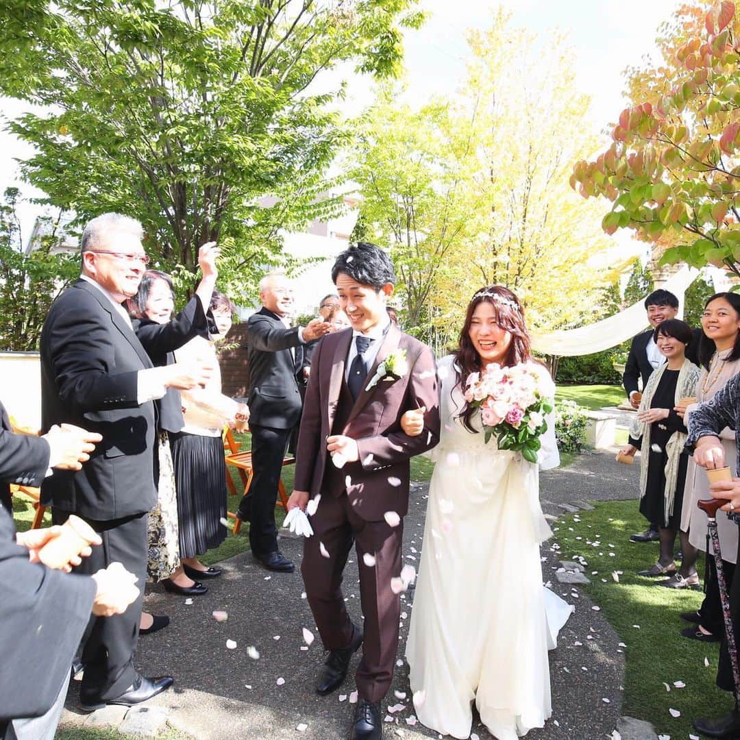 ラ パルティールさんのインスタグラム写真 - (ラ パルティールInstagram)「﻿ “Sou and Kanako's Wedding Report part2“﻿ ﻿ この秋﻿の ガーデン挙式×記念写真×ケーキ＆ティータイム﻿ という新しいスタイルのWedding ﻿ 前回は結婚式全体のReportをお届けしましたが、 今回はいつもとは少し違った目線で、、、﻿ 結婚式後に届いた新婦お父様からの﻿ 手紙の内容と共にお届けします！﻿ ﻿ お二人がこだわった結婚式の内容が気になる方は﻿ ホームページからCHECK！﻿ ﻿ ﻿ _ _ _ _ _ _ _ _ _ _ _ _ _ _ _ _ _ _ _ _ _ _ _ _ _ _ _ _ _ _ _ _ _﻿ ﻿ 新潟県長岡市古正寺3-39﻿ プライベートガーデンWedding La partir﻿ ＠partir_nagaoka﻿ ﻿ _ _ _ _ _ _ _ _ _ _ _ _ _ _ _ _ _ _ _ _ _ _ _ _ _ _ _ _ _ _ _ _ _﻿ ﻿ #星降る会場⠀#ナチュラルウェディング  #アットホームウェディング  #ガーデンウェディング#ガーデン挙式⠀ #ブライダルフラワー  #ドライフラワーブーケ #結婚式アイディア⠀#パルティール⠀#ラパルティール⠀#lapartir #結婚式レポート⠀#新潟花嫁 #新潟プレ花嫁 #新潟結婚式⠀#新潟結婚式場  #長岡結婚式⠀#長岡結婚式場  #長岡市結婚式場　#1組貸切ウェディング#おしゃれ花嫁 ﻿ ﻿ ﻿」1月22日 23時06分 - partir_nagaoka