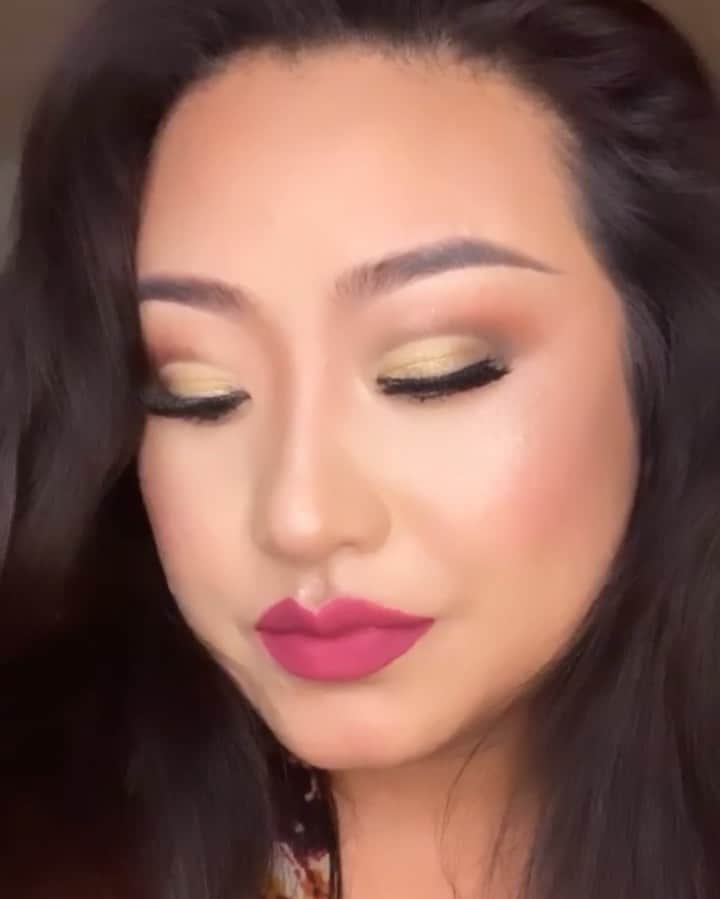 Motives Cosmeticsのインスタグラム：「Just us living our best life and achieving all our goals while wearing the Motives Goal Digger Palette! ✨ Shop this stunning palette now at motivescosmetics.com. Beautiful look, @myax_ebb 🖤」
