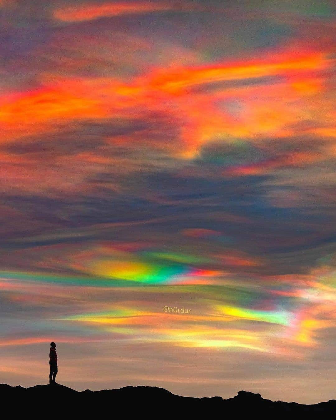 BEAUTIFUL DESTINATIONSさんのインスタグラム写真 - (BEAUTIFUL DESTINATIONSInstagram)「A kaleidoscope of colors! 🌈 How awe-inspiring and sublime are these shots taken in Iceland? 🤯   “Experienced some of the most incredible polar stratospheric clouds (also called nacreous clouds) I’ve ever seen in my life. The sun was rising so the orange glow blended with those unbelievable rainbow clouds. Polar stratospheric clouds are rare and only form in the Arctic polar region.”  Have you seen these clouds in real life? Apart from Iceland, where else can you witness the most beautiful skies? ☁️  📸 @h0rdur 📍 Iceland」1月22日 23時10分 - beautifuldestinations