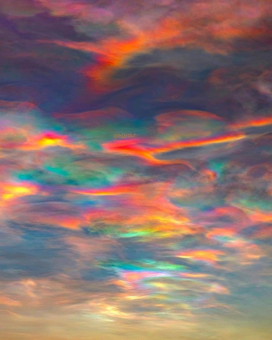 BEAUTIFUL DESTINATIONSさんのインスタグラム写真 - (BEAUTIFUL DESTINATIONSInstagram)「A kaleidoscope of colors! 🌈 How awe-inspiring and sublime are these shots taken in Iceland? 🤯   “Experienced some of the most incredible polar stratospheric clouds (also called nacreous clouds) I’ve ever seen in my life. The sun was rising so the orange glow blended with those unbelievable rainbow clouds. Polar stratospheric clouds are rare and only form in the Arctic polar region.”  Have you seen these clouds in real life? Apart from Iceland, where else can you witness the most beautiful skies? ☁️  📸 @h0rdur 📍 Iceland」1月22日 23時10分 - beautifuldestinations