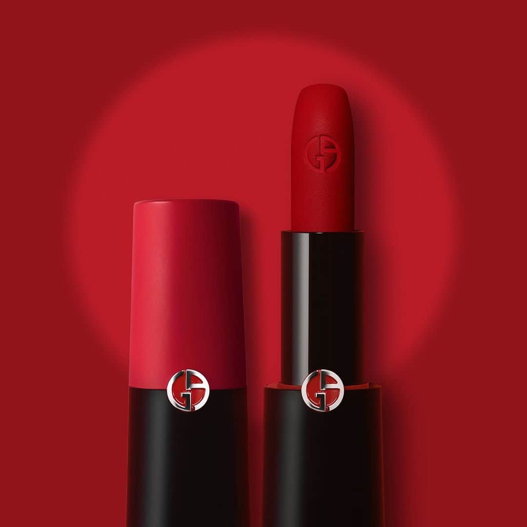 Armani Beautyさんのインスタグラム写真 - (Armani BeautyInstagram)「Iconic. Sleek. Matte. ROUGE D'ARMANI MATTE in shade 400 glides on seamlessly, dressing lips in iconic red color.   #Armanibeauty #RougeDArmaniMatte #lipstick」1月22日 23時11分 - armanibeauty