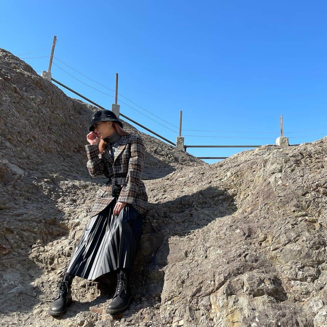 SARAのインスタグラム：「散歩日和🌞」