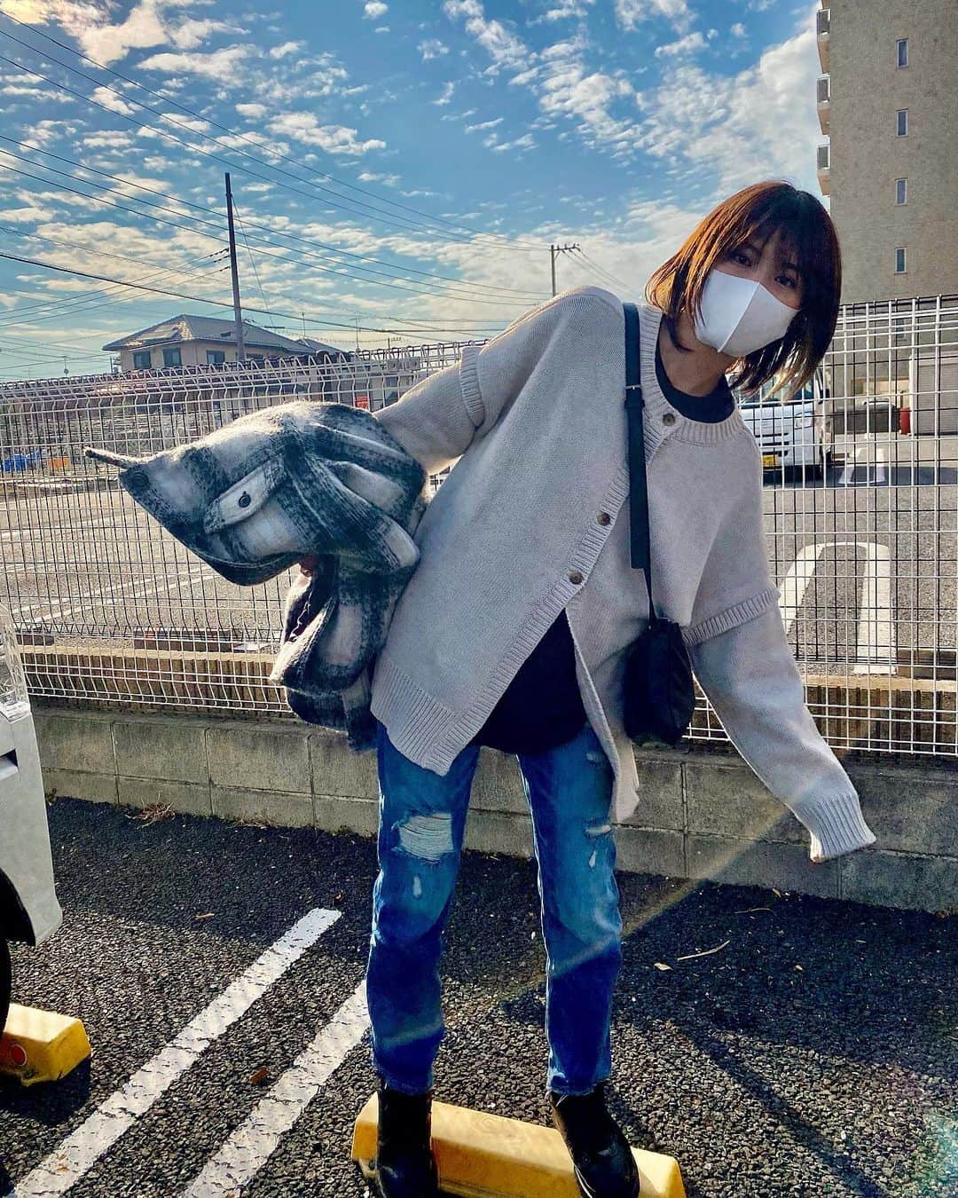 原あやののインスタグラム：「てんきよかったね〜 今週もお疲れ様でした👤  #ドライブ#晴れ#空#me #にじみ出る#埼玉感」