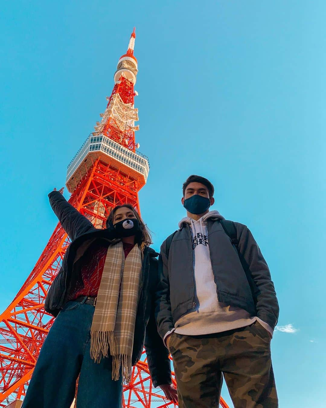 リン・ハッチソンのインスタグラム：「Little bro is looking after me whilst living his best life in Tokyo 🥺🗼👏」