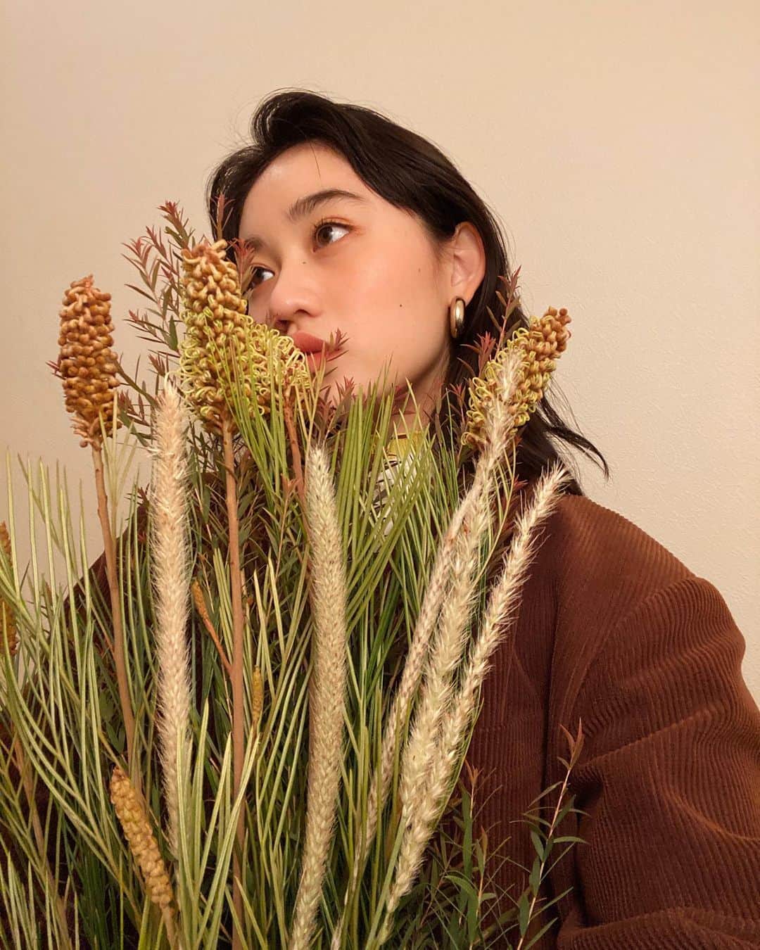 佐々木莉佳子さんのインスタグラム写真 - (佐々木莉佳子Instagram)「🌷﻿ ﻿ 撮影でいただいたお花﻿ わたしの部屋を鮮やかにしてくれています﻿ 美しい〜﻿ ﻿ #花のある暮らし」1月22日 23時23分 - rikako_sasaki.official