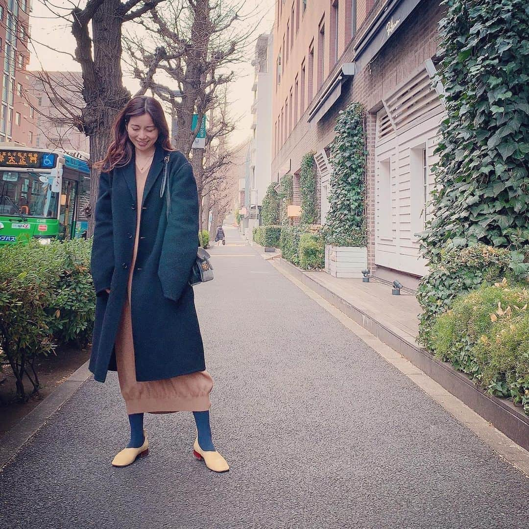 村上瑠美奈さんのインスタグラム写真 - (村上瑠美奈Instagram)「私服。  coat @acnestudios  one-piece @stellamccartney  shoes @loewe  bag @oldceline   LOEWEのフラットシューズ歩きやすくておすすめ♡ #るみな服#ootd#fashion #loeweshoes #stellamccartney #acnestudios」1月22日 23時29分 - ruminamurakami