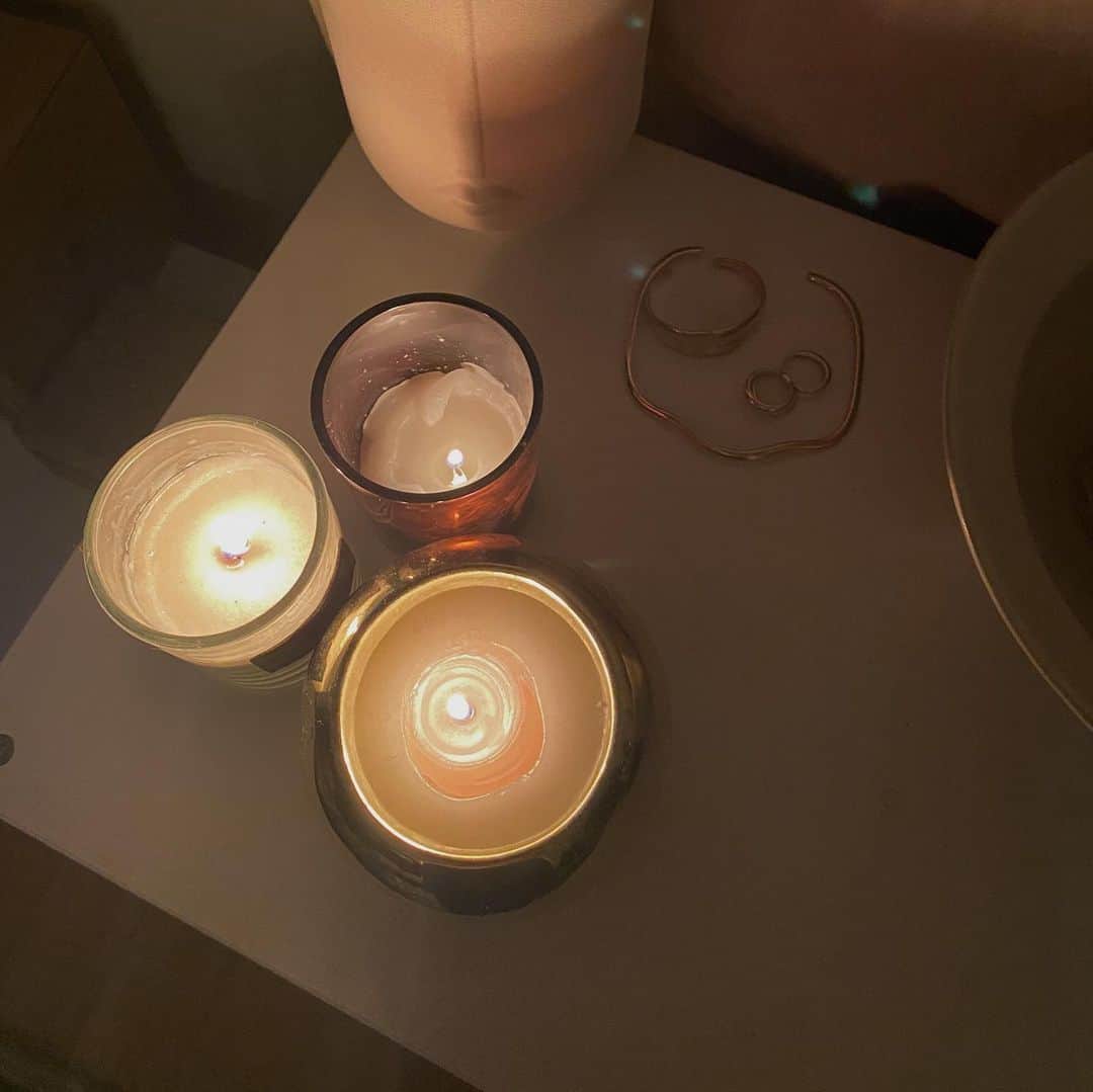丸山クルミのインスタグラム：「#goodnight 🕯✨」