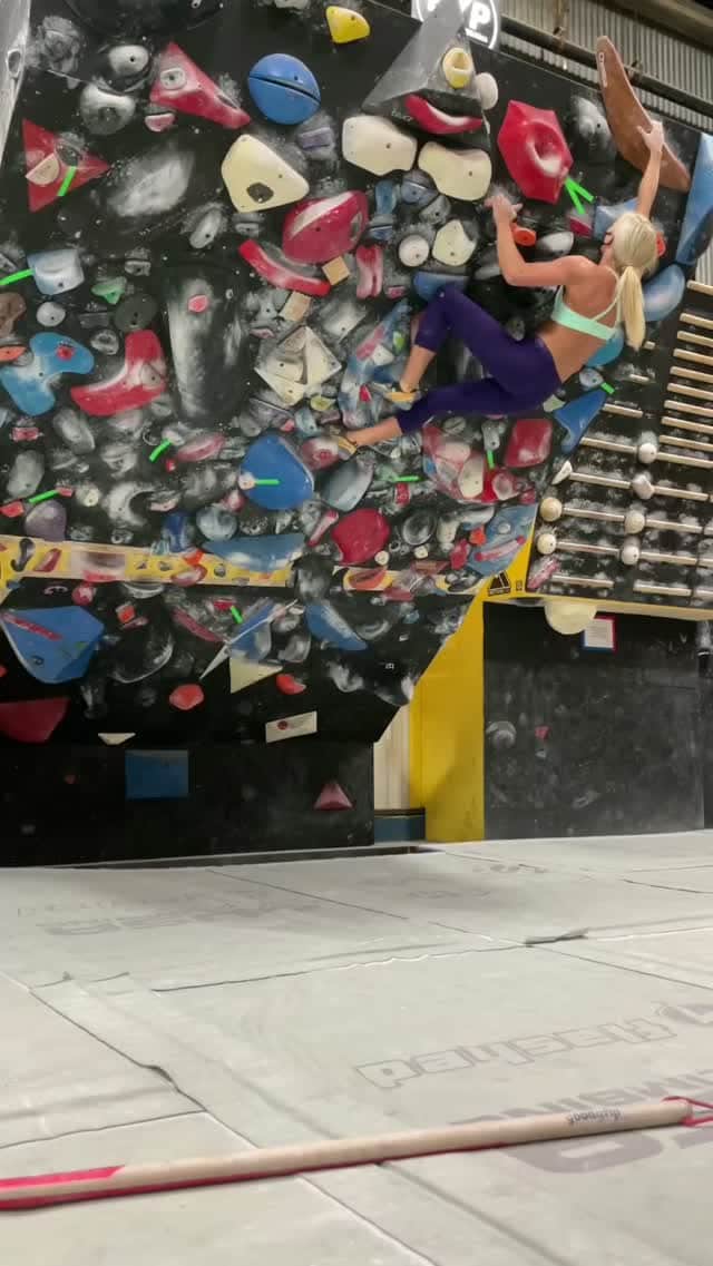 シエラ・ブレア・コイルのインスタグラム：「As requested...here is some falling action 😎」