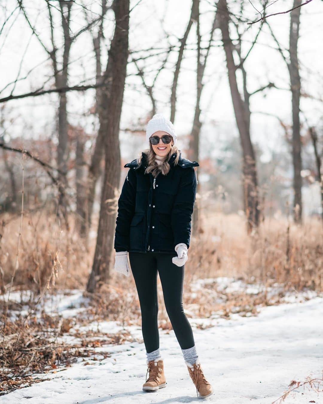 のインスタグラム：「“There’s no such thing as bad weather, just bad clothing.” It’s a motto we live by in the Midwest. And with three kids at home, we NEED fresh air, even when it’s freezing out. We love to go on little hikes in the nearby woods--my kids get their wiggles out and we all get outdoors, which is soothing for the soul.   Make sure you pick the right warm weather gear--@backcountry has all your outdoor needs. (How cute is this corduroy puffer?! Teddy calls it my fancy coat.)  Be sure to use code ANNAJANE15 for 15% off your first order (exclusions apply) & @backcountry also has the BEST customer service, too! #findyourbackcountry @shopstyle」