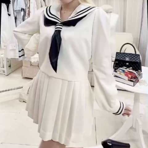 双木昭夫のインスタグラム：「ごく一部の方お待たせしました、双木のセーラー服23日の21時より発売開始します💖 ホワイトとグレーの2色に3色のリボンが付きます。 「なまいきセーラー服」よろしくお願いします💖  サイトにはプロフィールのリンクから」