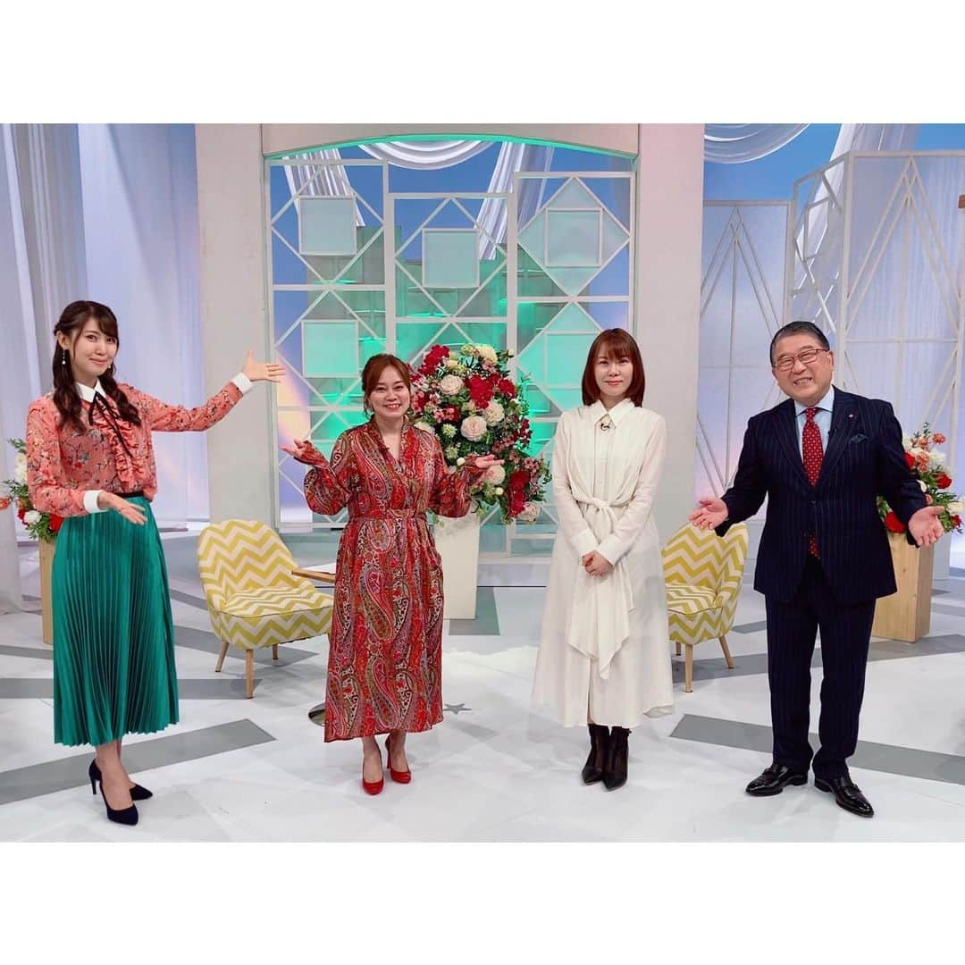 おかゆさんのインスタグラム写真 - (おかゆInstagram)「🎼🥺😢😭📺🌈 . 今夜のBSテレ東、BSテレ東4Kで放送 「徳光和夫の名曲にっぽん」 ご覧下さいました皆様、 司会の徳光和夫さんをはじめ ゲストにお越しくださいました 青山新さん、井上由美子さん、 小沢あきこさん、津吹みゆさん、 成底ゆう子さん、半崎美子さん スタッフの皆様、関係者の皆様、 本当にありがとうございました🙏🏻❤️ . 今夜は昭和・平成の泣き歌特集😢 . シンガーソングライターの先輩方が ゲストにお越しくださいました👩🏻‍🎨✨ 石垣島ご出身の成底ゆう子さんは 初のベストアルバム『ダイナリズム～琉球の風』から ご自身で作られた「いちまでぃん」そして 「真っ赤なデイゴの咲く小径」を…🎤❤ 「いちまでぃん」とは沖縄の方言で “いつまでも”の意味だそうです🌺 新春の放送では天童よしみさんとコラボもなされた 半崎美子さんは「うた弁COVER」から 中島みゆきさんの名曲「ホームにて」を！🍱🎼 お二人の温もりあふれる歌声に、 じんわりと心が潤いました😢✨ . 写真は、いつも温かい司会の徳光さんと 沖縄と北海道が産んだ 美人シンガーソングライターの御二方😍🎼 . 私も、先輩方のように 良い曲、良い作品にもっと触れ心で感じ、 いつの日か泣き歌も生み出せる時が 来ますように…🙏🏻🎸 . 今日の放送で、私にとって 歌手への目標を持つきっかけとなった 生前歌手志望だった天国の母が 一番好きだった歌手髙橋真梨子さんの 「ごめんね・・・」を選ばせて頂き 収録中に涙を堪えきれず、お恥ずかしい姿を お見せしてしまい大変失礼致しました😢 「ごめんね・・・」は母の十八番でした。 この曲を聴くと、母を思い出し涙が止まりません。 真梨子さんの音楽は、母との心の架け橋であり その存在は、私にとって歌う原動力です。 . 初めて真梨子さんのコンサートを観に行った 2014年の誕生日。 ひたすらハンカチで顔を拭った よこすか芸術劇場での思い出。 . 天候の都合で急遽撮影日が変更になり 本来予定していなかった今日、 横須賀でお仕事がありました。 . 雲ひとつない青空を見上げ… 心の中で「ありがとう」と呟きました🌈 . #BSテレ東 #BSテレ東4K #徳光和夫の名曲にっぽん #徳光和夫 さん #成底ゆう子 さん #半崎美子 さん #シンガーソングライター #髙橋真梨子 さん #憧れのアーティスト #ごめんね #ありがとう #七転び八起き幸せに」1月22日 23時54分 - okayu_dayu