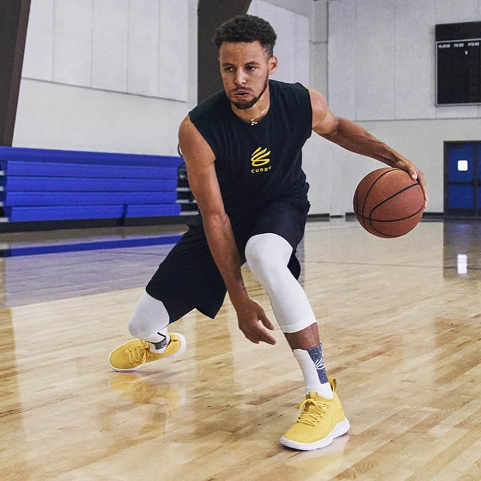 Under Armour Basketballさんのインスタグラム写真 - (Under Armour BasketballInstagram)「@StephenCurry30 always reps The Bay so we had to show 💙💛 with the Dub Nation Collection. The Curry 8 “Flow Like Water” and “Smooth Butter Flow” are available now through the link in bio.」1月22日 23時59分 - uabasketball