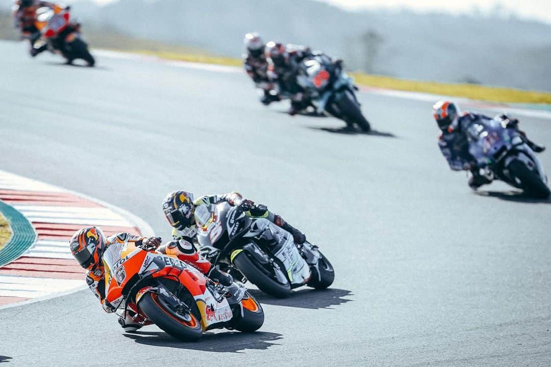レプソル・ホンダのインスタグラム：「Riding the rollercoaster again in 2021🎢 ⠀⠀⠀⠀⠀⠀⠀⠀⠀ An updated calendar has been shared, the US and Argentina GPS unfortunately post poned for now. Instead we will have two races in Qatar and be back racing at Portimao」