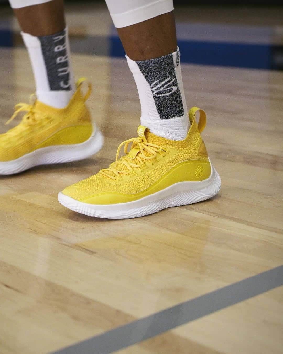 のインスタグラム：「Different Flavors on the court. #UnderArmour Curry 8 Flow 'Smooth like Butter' is now available online in men's & kids sizes.」