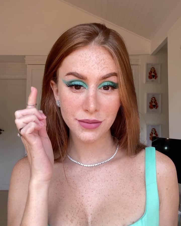 マリ・マリアのインスタグラム：「Que a nova coleção de cílios 3D da @kissnybrasil está perfeita não é segredo! 💜💕 Mas vc sabia que da pra usar o mesmo cílios por até 10X? A qualidade das cerdas é surreal e a naturalidade que da pra sua Make é mais ainda! Estou in Love pelo modelo 128 da coleção ULTRA! Mas vou confessar que é difícil escolher o favorito, pq é um mais lindo que o outro! ✨ E vc? Me conta qual a sua coleção favorita! Crush, Ultra ou Flash? ✨ #cilios3D #kissnybrasil」