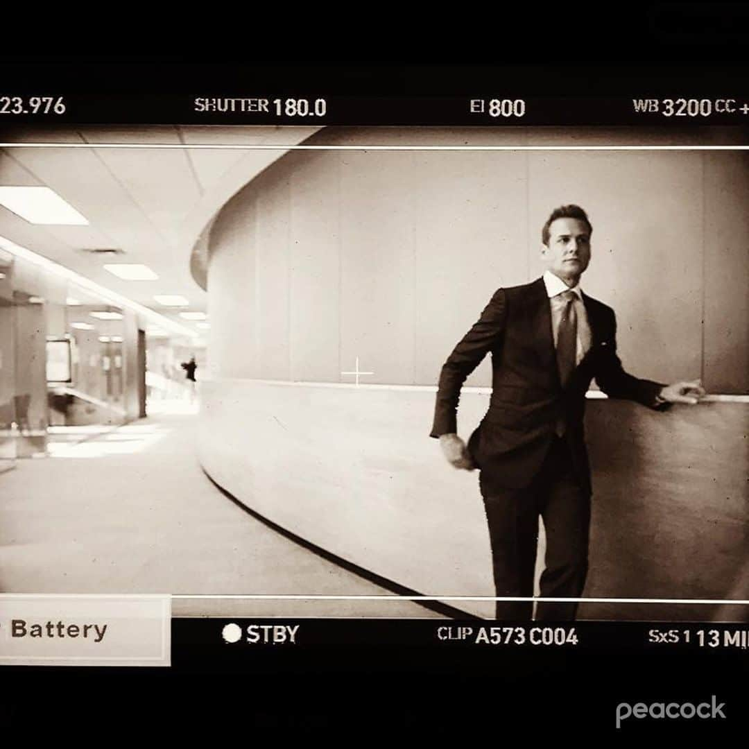 スーツさんのインスタグラム写真 - (スーツInstagram)「We'd be nowhere without him.  Happy birthday to the man who brought us Harvey Specter, @iamgabrielmacht. 🎉  📷: @halfadams/@iamgabrielmacht」1月23日 0時00分 - suitspeacock