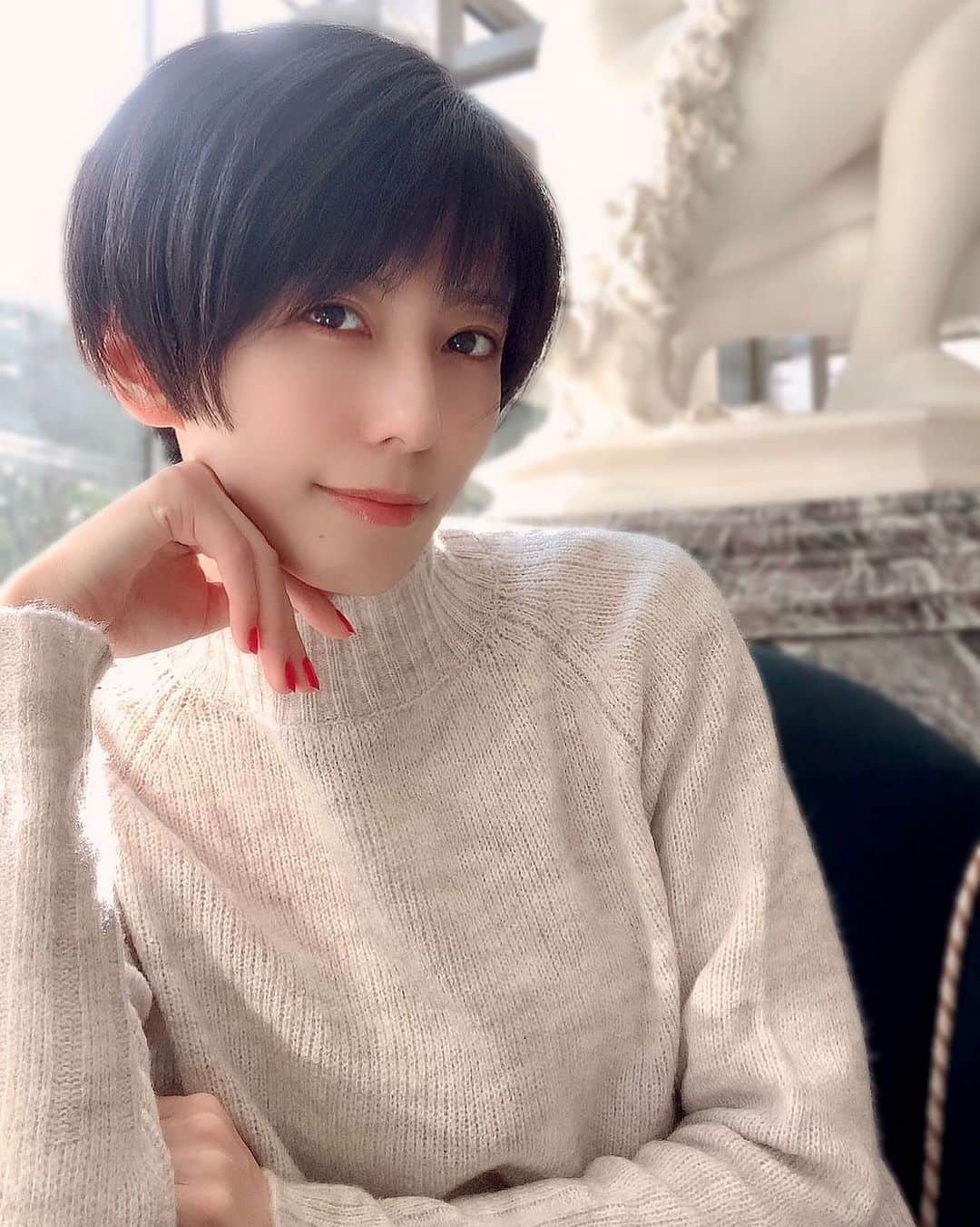 のインスタグラム：「I'm wearing red nail polish❤︎」