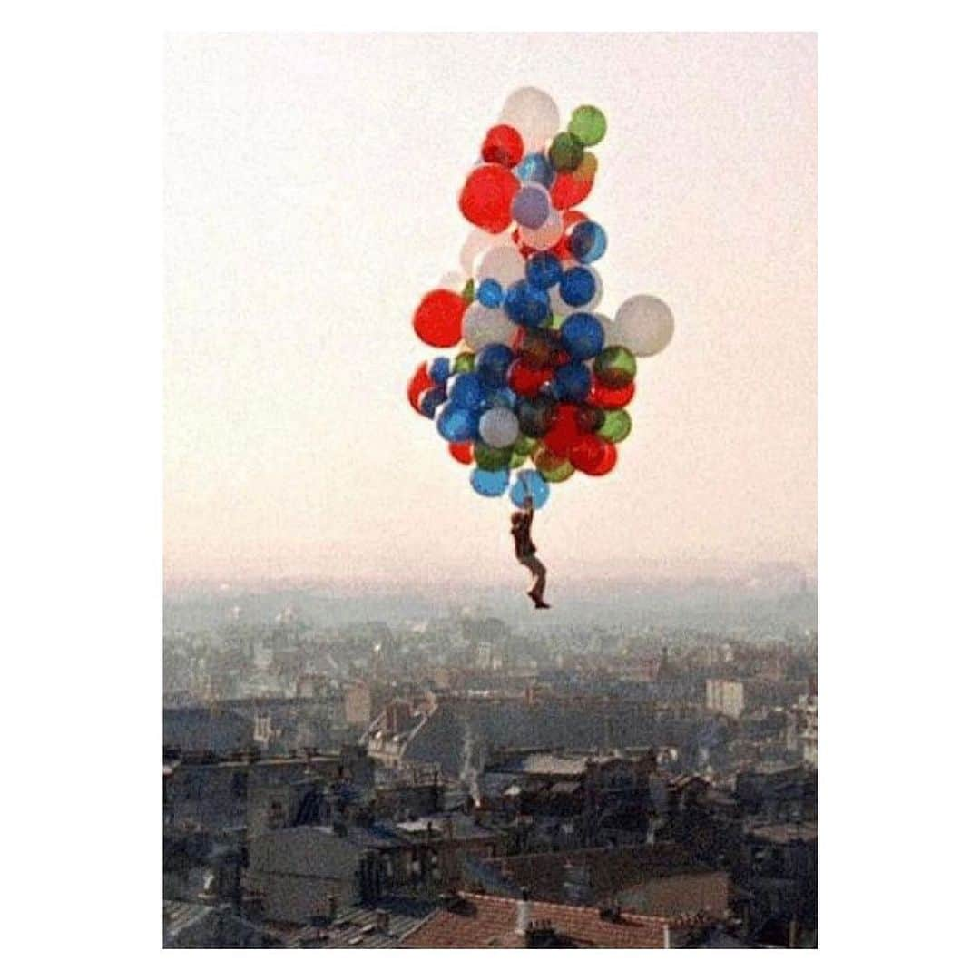 リカさんのインスタグラム写真 - (リカInstagram)「Friday Mood 🎈🎈🎈🎈 #rikastudios #dreaming #ballonescape #checkoutourarchivesale #onlinenow」1月23日 0時10分 - rikastudios_