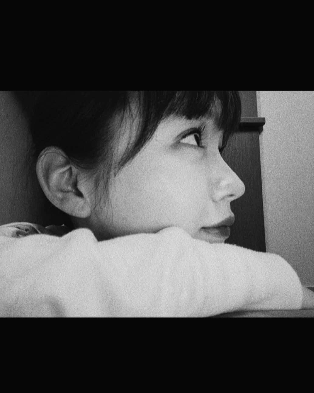 のインスタグラム：「・ ・ ˙˚ʚ₍ ᐢ. ̫ .ᐢ ₎ɞ˚˙ ・ #ナタリア聖奈 #ljk  #モノクロ写真 #ハーフ #横顔」
