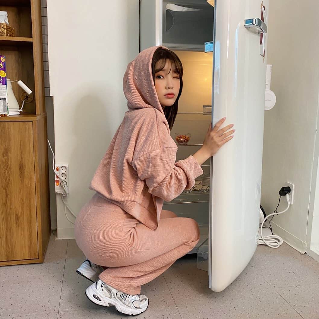 Chuuのインスタグラム：「Good night💫 내일은 업뎃예정 신상 스포 잔뜩 할게용❣️좋은 꿈! 😴 #chuu #chuuseoul #lovely_daily_look_chuu」