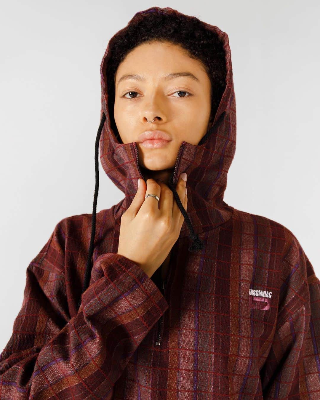 サキャスティックのインスタグラム：「@insomniacltd WINTER   Dreadhead Pullover Wine Textured yarn dyed cotton flannel pullover, logo embroidery, half zip entry, custom drawcords, welt pockets, embroidered logo. Made in USA.  Ohm Eye Cargo Pant Berry Allover silkscreen & overdyed cotton ripstop, cargo pockets, custom drawcords. Made in USA.」