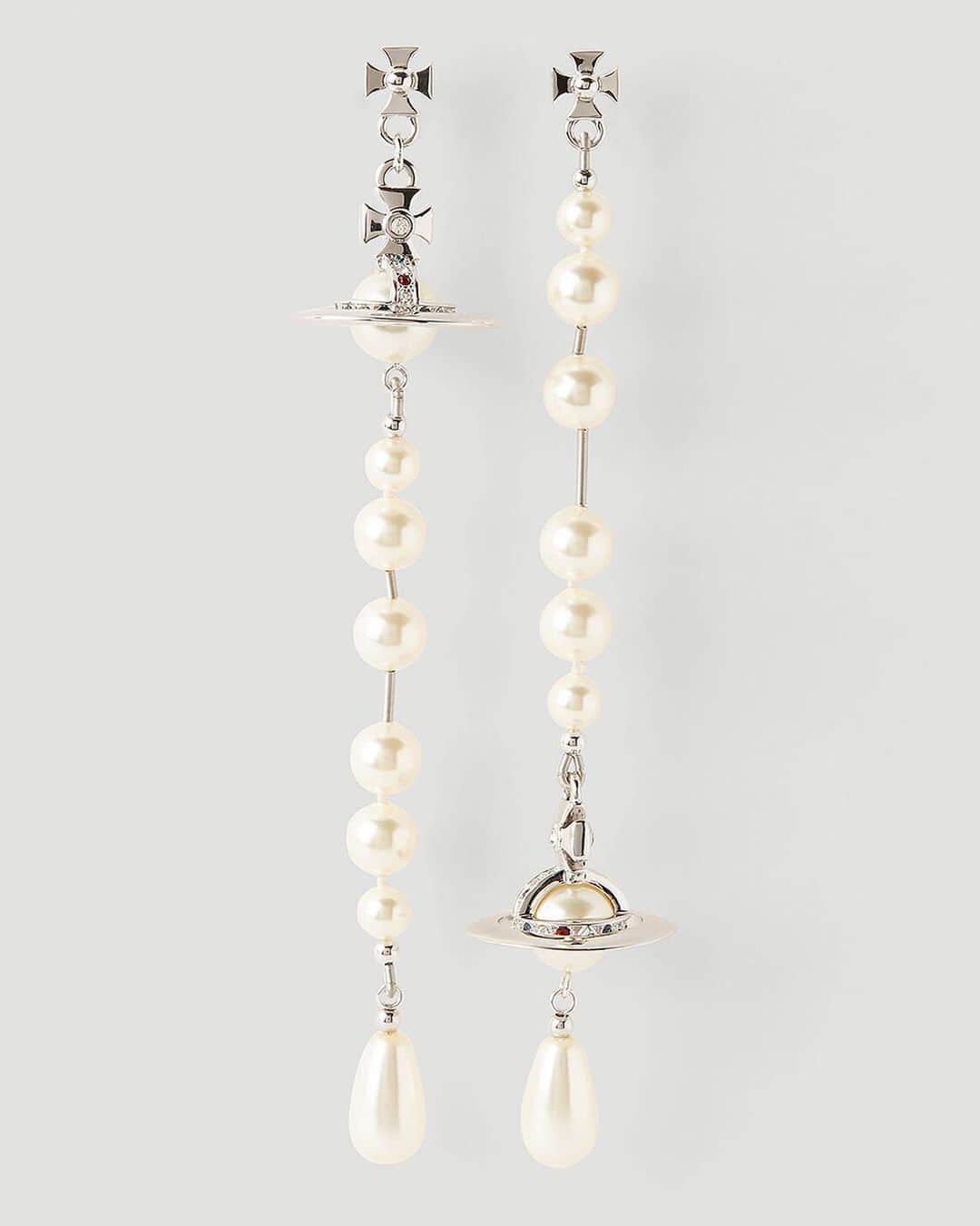 エルエヌシーシーのインスタグラム：「Every piece of Vivienne Westwood jewellery is identifiable by the brand's signature Orb. The Broken Pearl Earrings feature the Orb as delicate crystal-embellished drops, accentuated by faux-pearl beads.  Discover new season jewellery from @viviennewestood online now.」