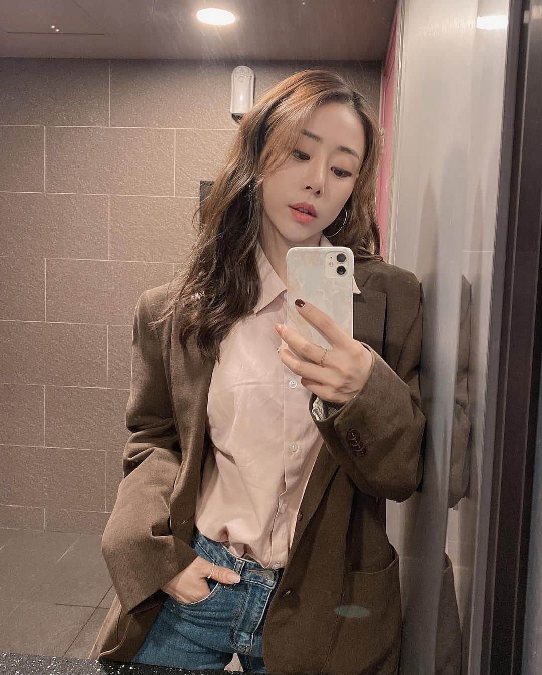 ピパ のインスタグラム：「TGIF, 벌써 주말이야🤎」