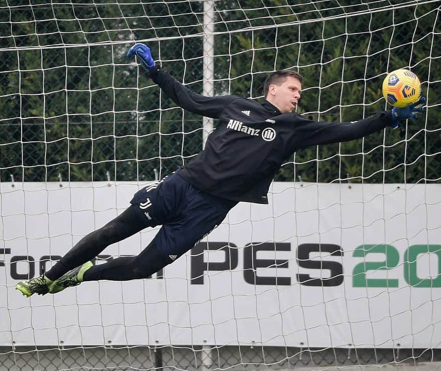 ヴォイチェフ・シュチェスニーのインスタグラム：「Flying through training🦅」