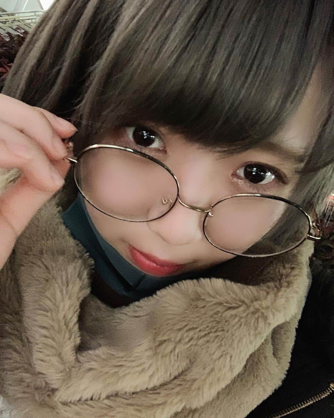 松井珠紗のインスタグラム：「最近メガネ👓です(だて) 口内炎が多過ぎて活力がなくなる…… でも明日は早起き！明日からがんばろ！ . . #松井かわいい #女子プロレスラー #followｍe」