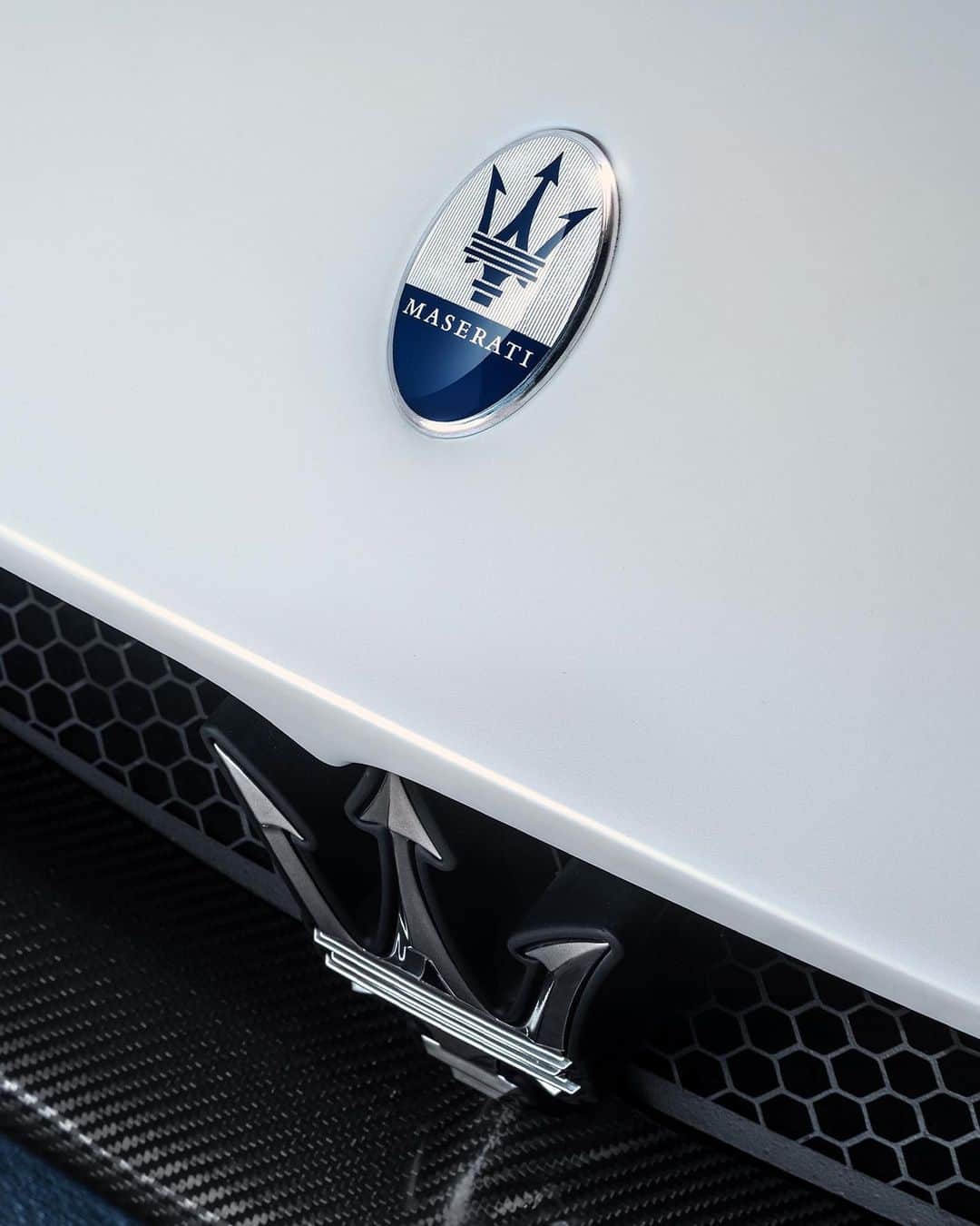 マセラティさんのインスタグラム写真 - (マセラティInstagram)「A symbol of our future. The MC20 bears the new Maserati badge and Trident that speaks the new design language of #Maserati. MC20. The First of its Kind. #MaseratiMC20」1月23日 0時30分 - maserati